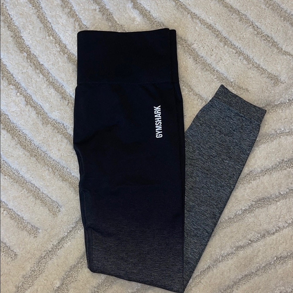 Gymshark Womens Two-Tone Leggings in Black and Gray